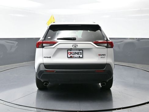 Used 2025 Toyota RAV4 XLE image 11