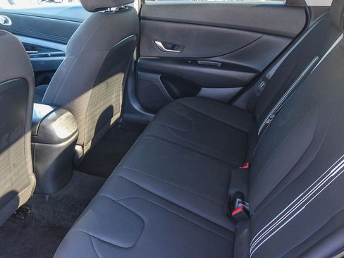 Used 2023 Hyundai Elantra Blue image 19