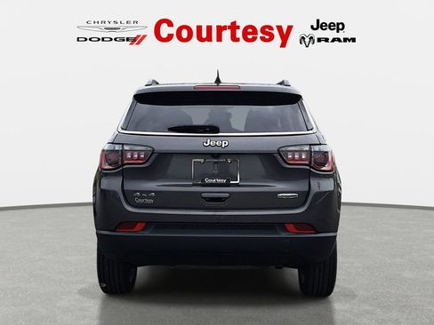 Certified 2022 Jeep Compass Latitude AWD/4WD image 5