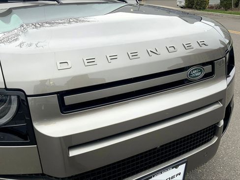 Used 2025 Land Rover Defender 110 X-Dynamic SE image 30