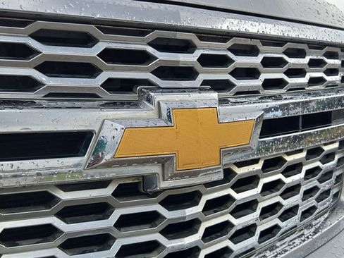Used 2016 Chevrolet Suburban LT RWD image 10
