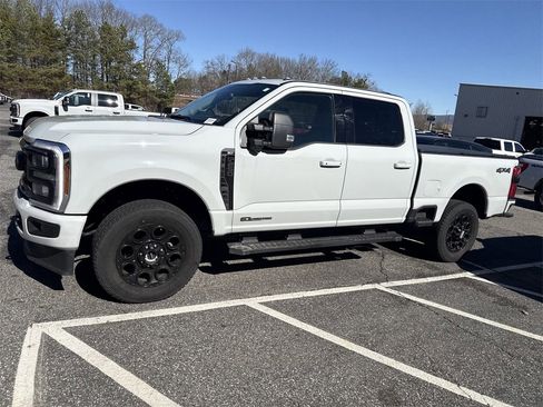 Used 2025 Ford F250 XLT w/ Black Appearance Package image 9
