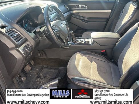Used 2017 Ford Explorer XLT w/ Equipment Group 202A AWD/4WD image 10