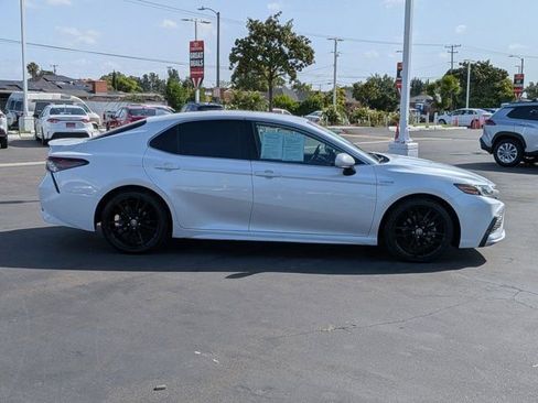 Used 2021 Toyota Camry XSE image 4