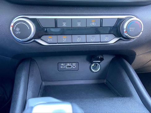 Used 2025 Nissan Altima 2.5 SV image 32