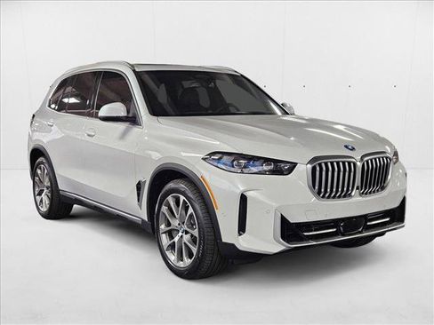 Used 2026 BMW X5 xDrive50e w/ Premium Package image 6
