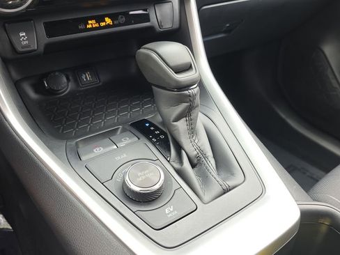 Used 2023 Toyota RAV4 XLE image 18