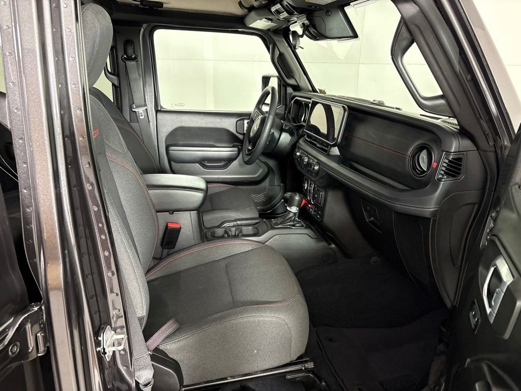 Used 2025 Jeep Wrangler Unlimited Rubicon w/ Convenience Group AWD/4WD image 16