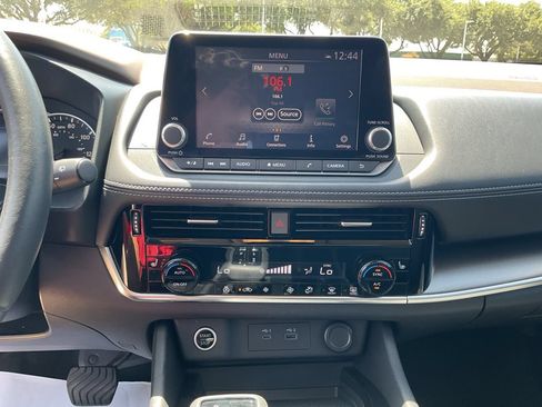 Used 2021 Nissan Rogue SV w/ Premium Package FWD image 26