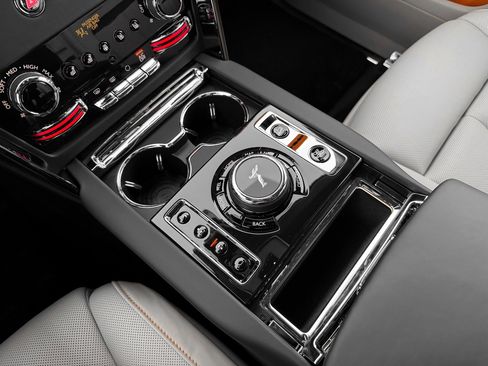 New 2026 Rolls-Royce Cullinan Black Badge image 24