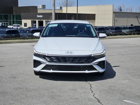 New 2026 Hyundai Elantra Hybrid FWD image 2