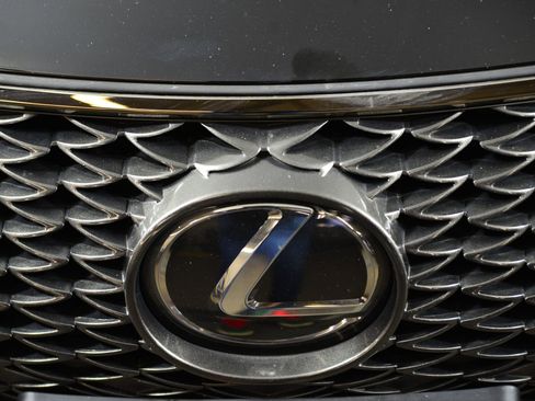 Used 2019 Lexus IS 300 AWD image 17