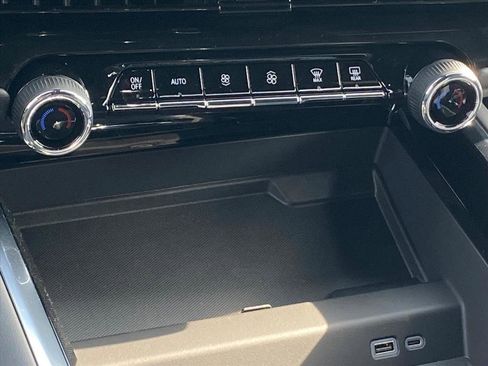 New 2026 Chevrolet Suburban LS image 10