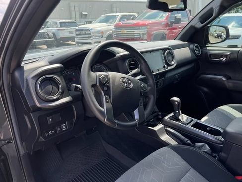 Used 2022 Toyota Tacoma TRD Off-Road AWD/4WD image 11