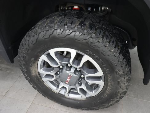 Used 2025 GMC Sierra 3500 SLE w/ SLE Convenience Package AWD/4WD image 3