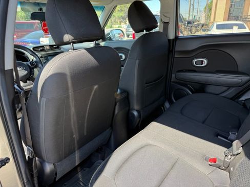 Used 2016 Kia Soul + FWD image 16