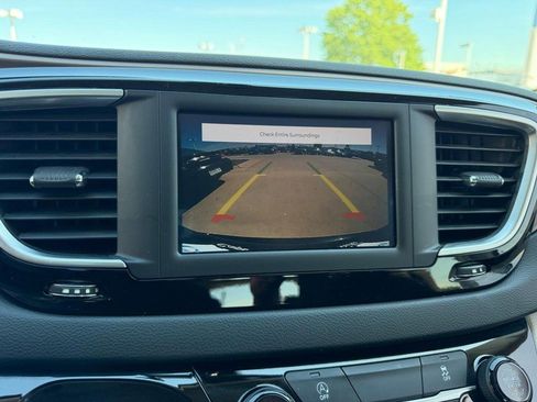 Used 2022 Chrysler Voyager LX FWD image 23