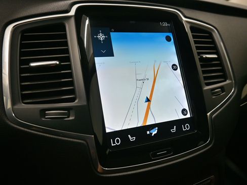 Used 2019 Volvo XC90 T6 Momentum w/ Advanced Package AWD/4WD image 11