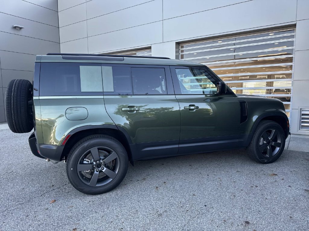 New 2026 Land Rover Defender 110 S AWD/4WD image 7