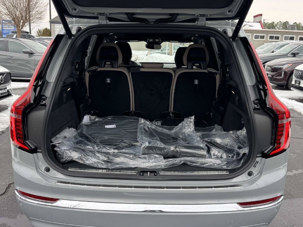 New 2026 Volvo XC90 T8 Plus w/ Protection Package Premier AWD/4WD image 14