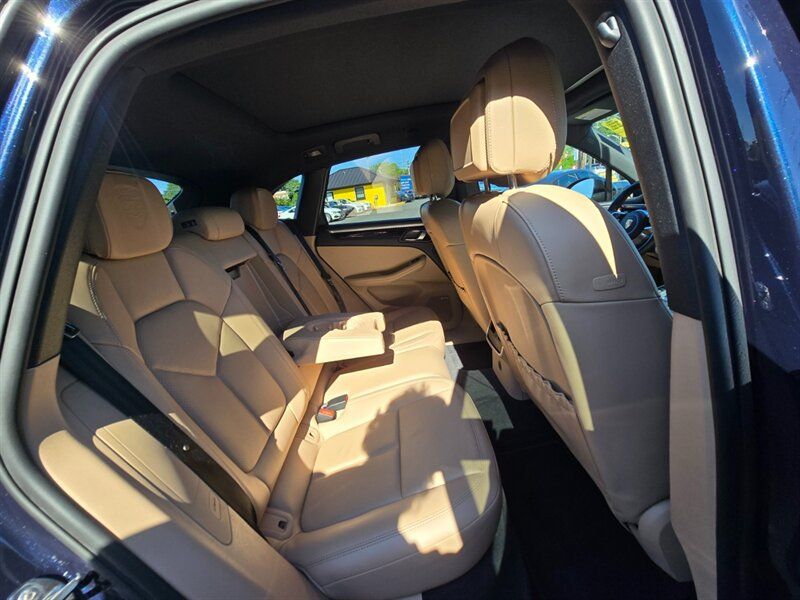 Used 2021 Porsche Macan AWD/4WD image 17