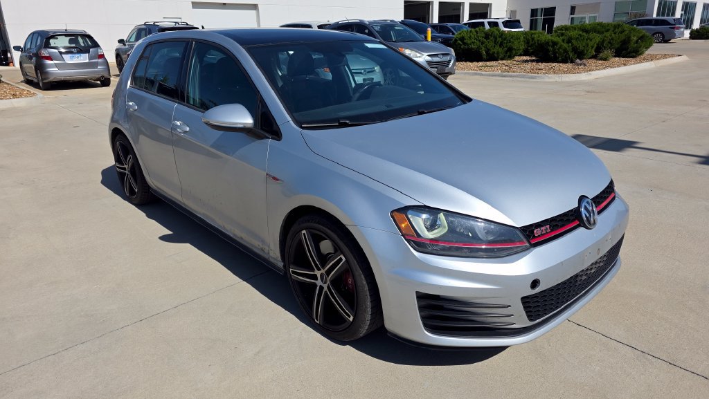 Used 2017 Volkswagen GTI SE FWD image 7