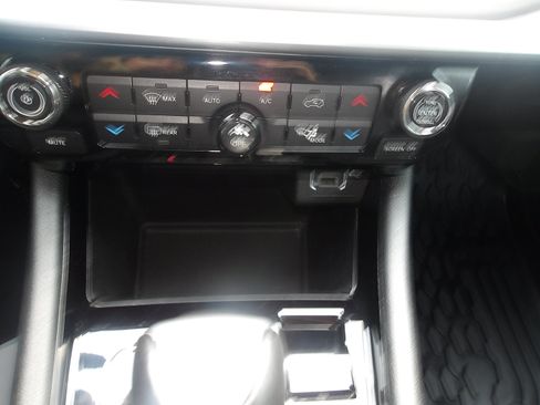 Used 2025 Jeep Compass Limited w/ Sun & Sound Group AWD/4WD image 22