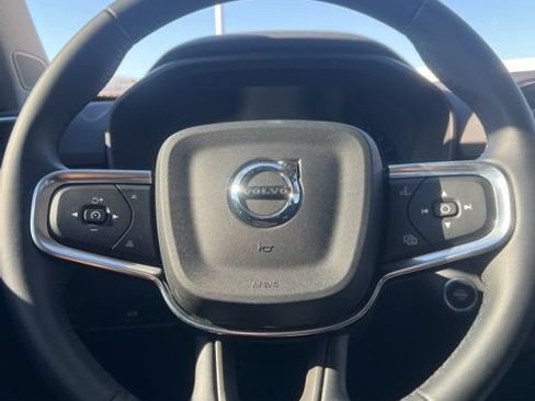Certified 2025 Volvo XC40 B5 Ultra w/ Climate Package AWD/4WD image 11