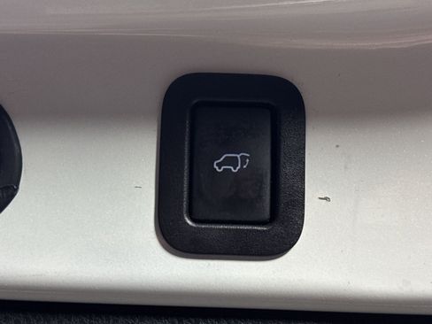 Used 2015 Toyota Highlander Limited AWD/4WD image 40