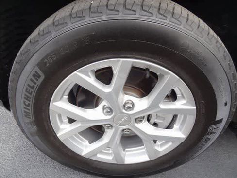 Used 2023 Jeep Grand Cherokee L Limited image 14