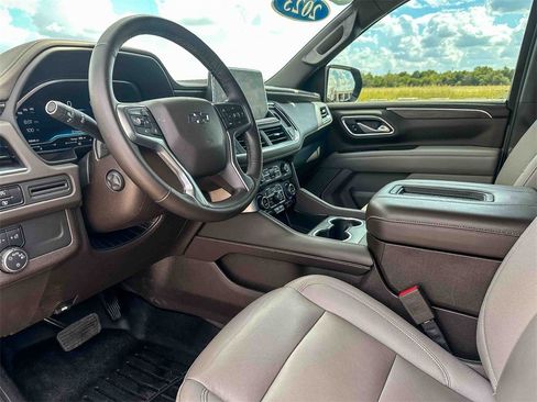 Used 2023 Chevrolet Tahoe Z71 w/ Luxury Package image 12