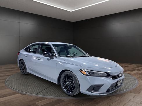 Used 2022 Honda Civic Sport image 2