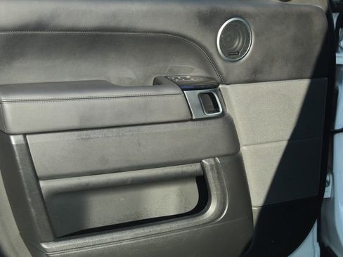 Used 2022 Land Rover Range Rover Sport HST image 23