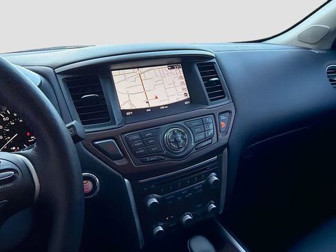 Used 2020 Nissan Pathfinder Platinum image 30