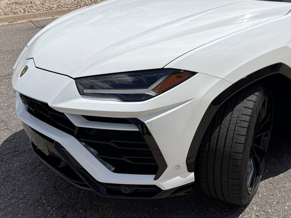 Used 2022 Lamborghini Urus AWD/4WD image 13
