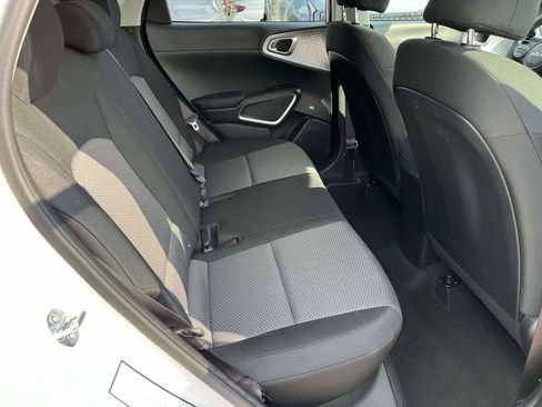 Used 2025 Kia Soul LX w/ LX Technology Package FWD image 9
