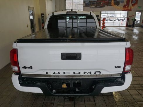Used 2017 Toyota Tacoma SR5 image 14