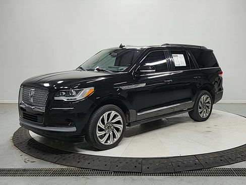 Used 2024 Lincoln Navigator Reserve AWD/4WD image 3