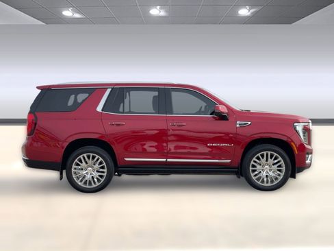Used 2025 GMC Yukon Denali w/ Sun & Power Step Package image 8