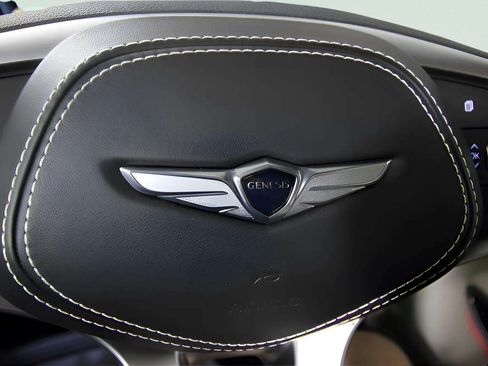 Used 2025 Genesis GV70 3.5T Sport w/ Sport Prestige Package AWD/4WD image 34