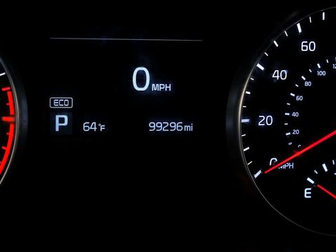 Used 2019 Kia Cadenza Premium image 20