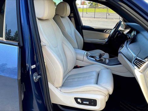 Used 2022 BMW X5 xDrive40i w/ M Sport Package image 10