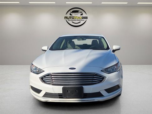 Used 2018 Ford Fusion S image 2