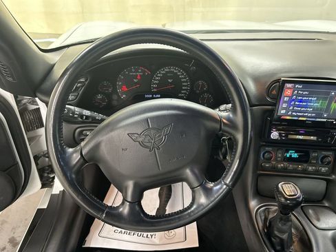 Used 2000 Chevrolet Corvette Coupe w/ Memory Pkg RWD image 4