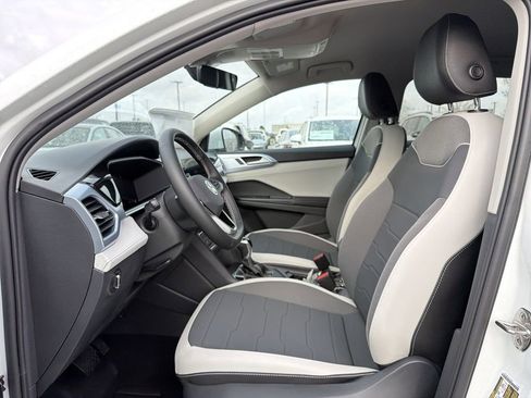 New 2026 Volkswagen Taos SE FWD image 11