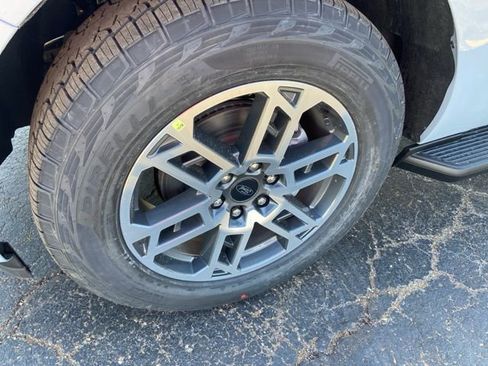 New 2026 Ford Expedition Active image 9