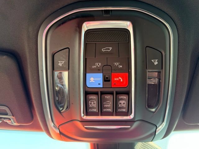Used 2025 Jeep Grand Cherokee L Limited w/ Luxury Tech Group II AWD/4WD image 17