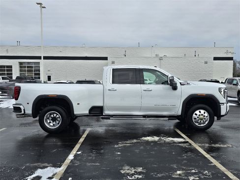 New 2026 GMC Sierra 3500 Denali w/ Denali Reserve Package image 9