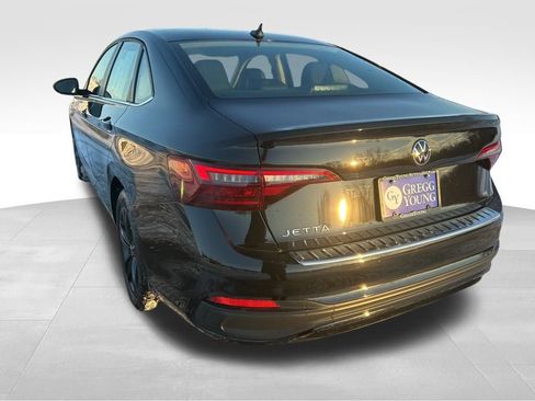 Used 2024 Volkswagen Jetta SE w/ Panoramic Sunroof Package image 4