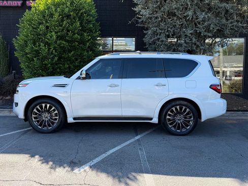 Used 2022 Nissan Armada Platinum w/ Captain's Chairs Package RWD image 9